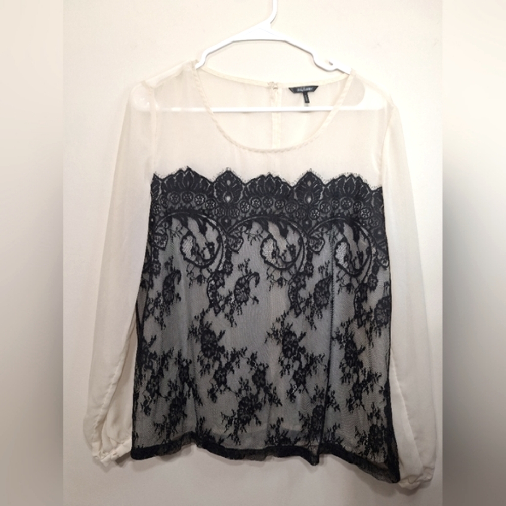 DAISY FUENTES L cream and black soft lace longsleeve blouse